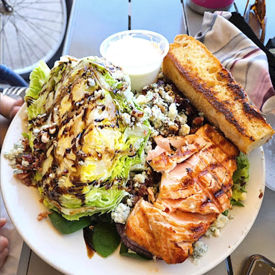 Wedge salad with grilled salmon, blue cheese, bacon and balsamic, with toasted focaccia
